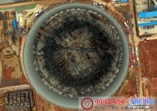 资料图:11月24日早上7时左右,江西丰城一电厂在建冷却塔施工平台倒塌。刘占昆 摄